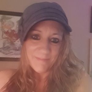 Meet your Posher, Leila